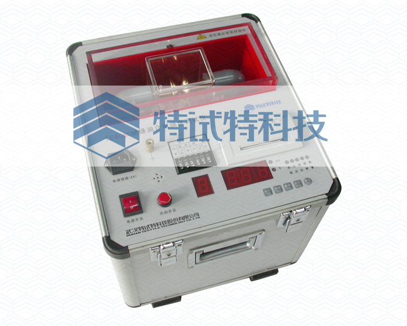 绝缘油介电强度测试仪,绝缘油介电强度检验仪适用于变压器,断路器,充油电缆,电力电容器和油套管等高压电气设备中绝缘油介电强度的全自动测试.可鉴别出绝缘油中绝缘性能的好坏.